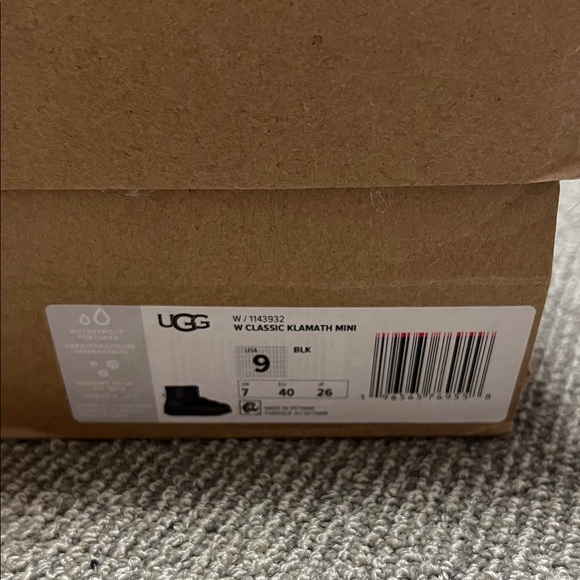 UGG Classic Klamath Black Mini Boots Women's 9 NIB - Picture 2 of 4